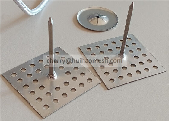 2 "x 2" เปอร์โฟเรทฐานหนอนสตั๊กแน่นสตั๊กแน่น เหล็กเหล็กกระปุก หรือเหล็กไร้ขัด